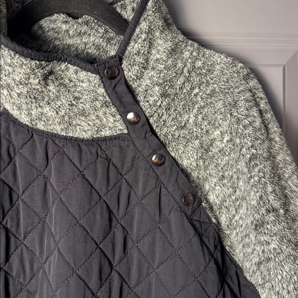 Abercrombie & Fitch Gray Quilted Fleece Pullover - Picture 4 of 8